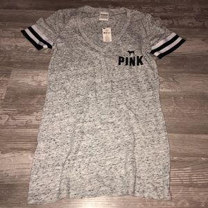 VS PINK- Xs gray tee